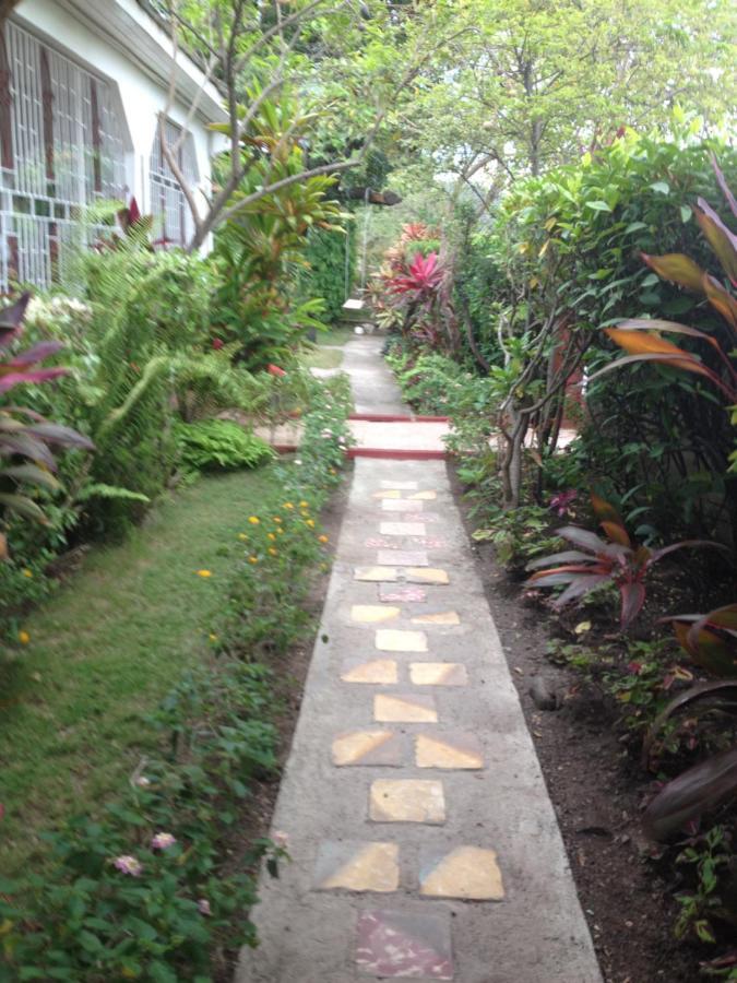 Апартаменты 15 Min From The Airport In Kingston Jamaica Экстерьер фото